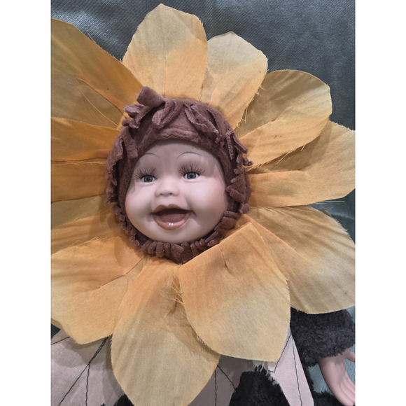 Geppeddo Cuddle Kids Porcelain Sun Flower Blossom Baby Doll - Picture 5 of 6